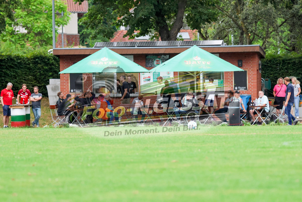 TuS Bersenbrück - HSC Hannover | Auf dem Bild zu sehen: Verkaufsstand des Bünder SVTuS Bersenbrück, HSC Hannover, Saison 25/26, Testspiel, Bünde, Deutschland - Realisiert mit Pictrs.com