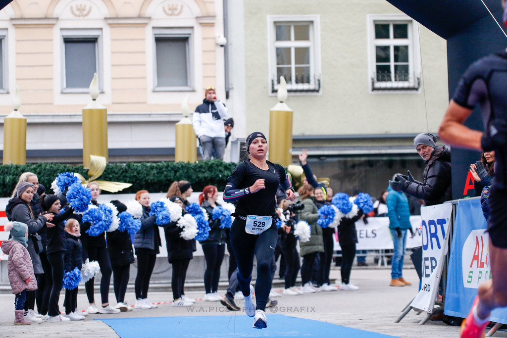 AW_20231231awmac8574 | WELS, 31.12.2023, Sparkasse Silvesterlauf Wels 2023 , Image shows: Photo: WAPICS / Andreas Willdoner