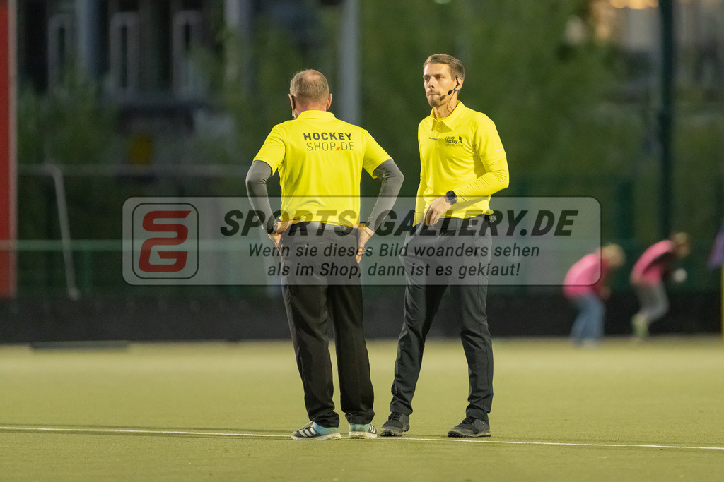 HK_20220916_109829 | 1. Bundesliga Damen Düsseldorfer HC - Uhlenhorst Mülheim am 16.9.2022 DHC Düsseldorf, Düsseldorf , Sachenko ( SR ) rechts Winkler ( SR)