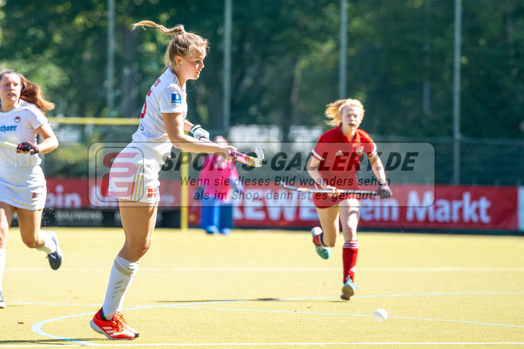 SFE_20220903_0080 | Pia Maertens ( Rot-Weiss Köln #35 )  ; 1. Bundesliga Hockey Herren Rot-Weiss Köln - Bremer HC am 03.09.2022 in Köln (KTHC Stadion Rot-Weiss Köln Tennis and Hockey Club), Photo: Stephan Fehrmann 2022 (Sports-Gallery)