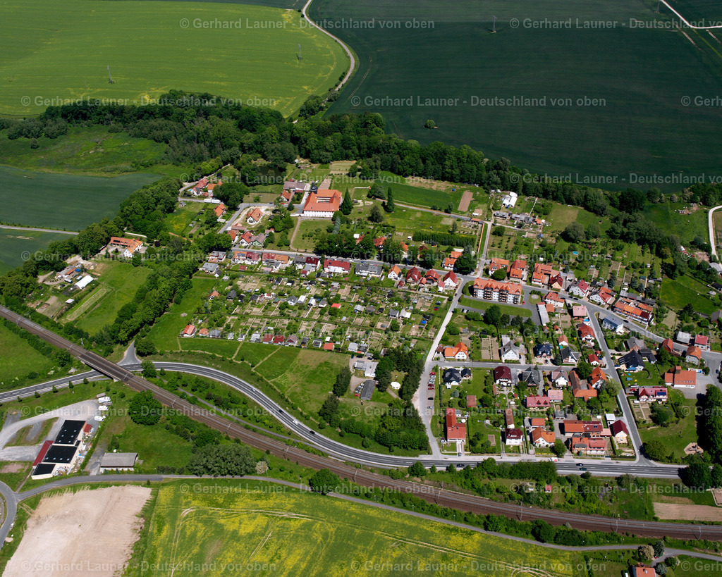 2634198 | BEUREN 09.06.2006 Wohngebiet einer Einfamilienhaus- Siedlung  in Beuren im Bundesland Thüringen, Deutschland // Single-family residential area of settlement  in Beuren in the state Thuringia, Germany Foto: Gerhard Launer