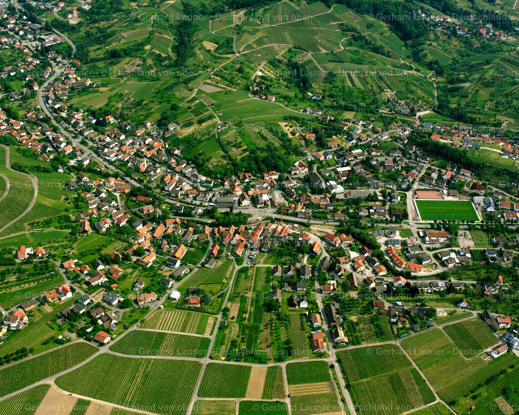 2526046 | ALTSCHWEIER 01.08.2005 Ortsansicht am Rande von landwirtschaftlichen Feldern und Nutzflächen  in Altschweier im Bundesland Baden-Württemberg, Deutschland // Village view on the edge of agricultural fields and land  in Altschweier in the state Baden-Wuerttemberg, Germany Foto: Gerhard Launer