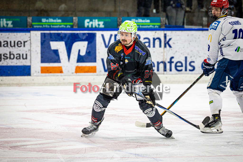 Peißenberg MINERS gegen ERV Schweinfurt | Eishockey Bayernliga 2025/26 Vorrunde 15. Spieltag, Peißenberg MINERS gegen ERV Schweinfurt, 20251130,Marek HALODA (MINERS 64) in Aktion,2025-11-30 in Peißenberg (flatbuy Arena Peißenberg), Marek HALODA (MINERS 64)Copyright: WolfgangxLindner www.foto-lindner.de