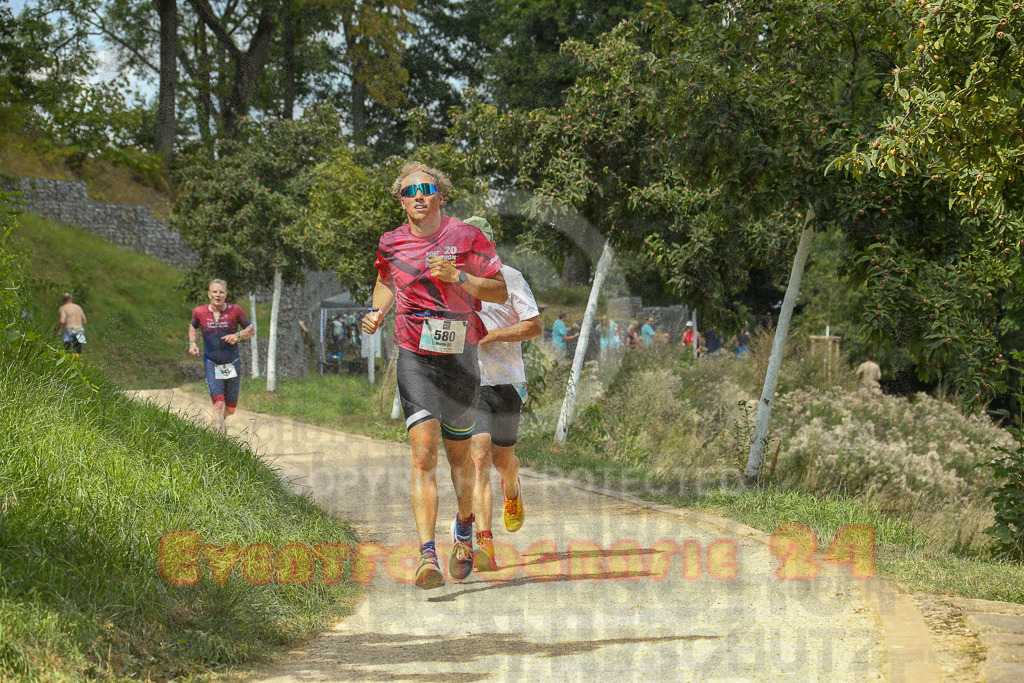250824_1340_EX1_3208 | Sportfotografie im Rhein-Sieg Kreis, Köln, Bonn, NRW, Rheinland Pfalz, Hessen, etc. Unser Tätigkeitsfeld umfasst den Laufsport vom Volkslauf über den Marathon, Duathlon, Triathon bis zum Ultralauf wie Kölnpfad Ultra oder Schindertrail.