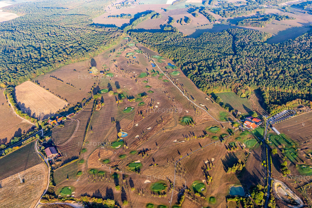 Vue aérienne: Terrain du Golf du Pays de golf Sarrebourg à le quartier Lotissement Balzac Hoff Floreal in Sarrebourg dans le département Moselle, France. Photo: IMG_117820.jpg prise le 14/09/2019 par Werner Riehm/FLY-FOTO.eu – Résolution de l'original: 5472 x 3648 px