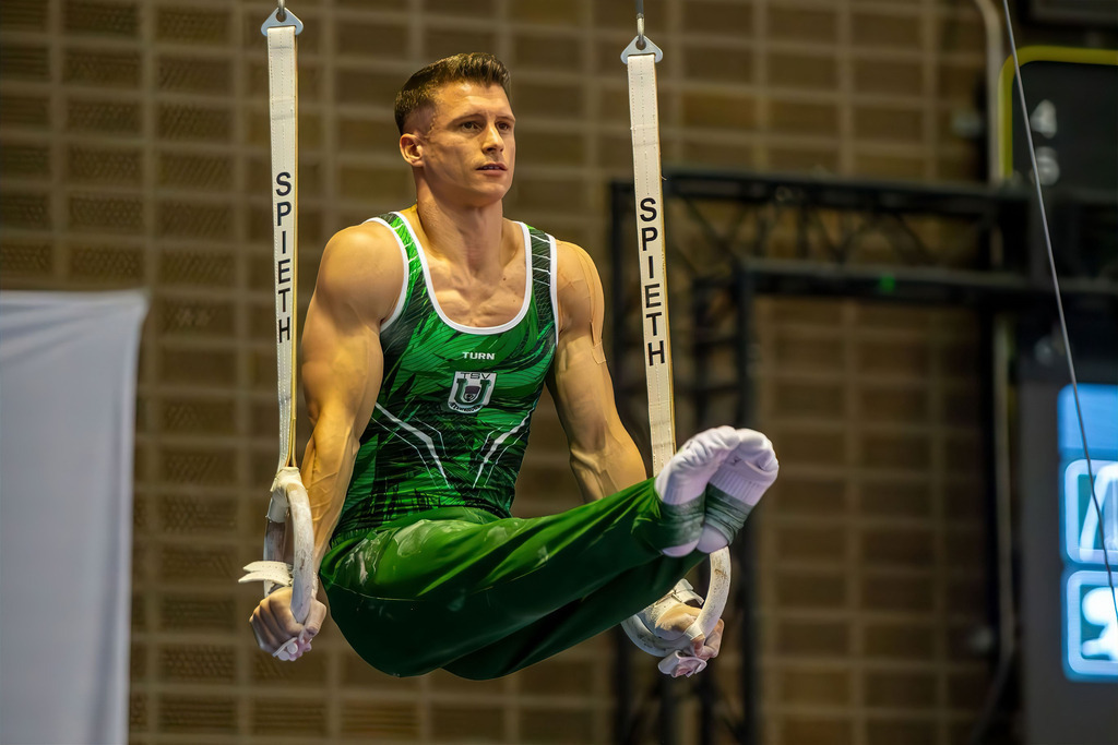 Olympia-Qualifikation im Geräteturnen in Rüsselsheim. Bild: Lukas Dauser an den Ringen | Olympia-Qualifikation im Geräteturnen in Rüsselsheim. Bild: Lukas Dauser an den Ringen - Realisiert mit Pictrs.com