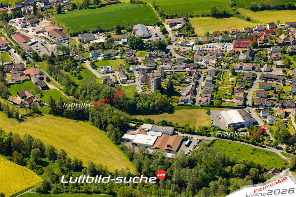 Das Luftbild zeigt :  Erbendorf - Die Luftaufnahme wurde 2024 vom UL-Flugzeug aus erstellt ( keine Drohne ) - Hochauflösende Luftaufnahme - Für grossformatige Ausdrucke geeignet. Die Geschenkidee !Mit Lizenz und Bildrechte bestellbar