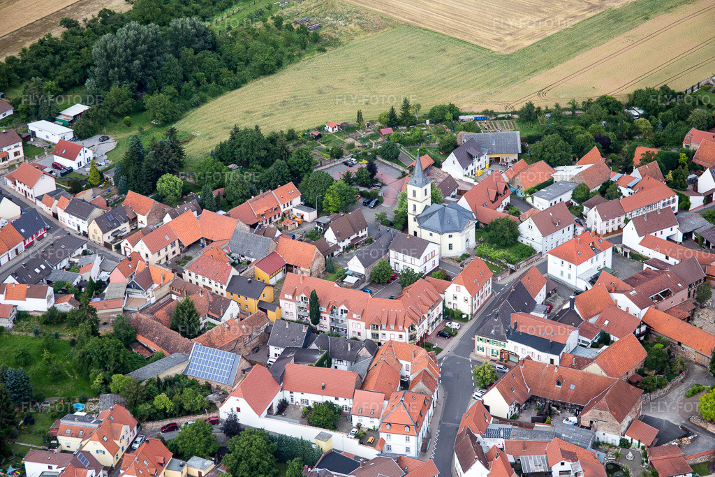 Luftbild: landwirtschaftlichen Feldern und Nutzflächen in Kerzenheim im Bundesland Rheinland-Pfalz in Deutschland. Foto: IMG_092098.jpg vom 16.07.2016 durch Werner Riehm/FLY-FOTO.de