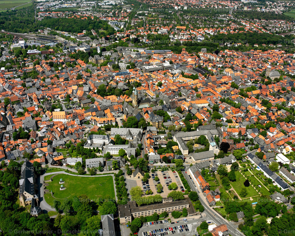 2638381 | GOSLAR GEORGENBERG 09.06.2006 Stadtrand und Außenbezirks- Wohngebiete  in Georgenberg im Bundesland Niedersachsen, Deutschland // Outskirts residential  in Georgenberg in the state Lower Saxony, Germany Foto: Gerhard Launer