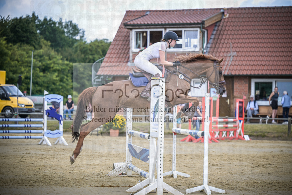 DOS_9395 | Entdecke hochwertige Reitturnierfotos von Foto Oger. Professionell, emotional und authentisch – jetzt Lieblingsmomente im Shop bestellen.Deutschlandweite Turnierfotografie. - Realisiert mit Pictrs.com