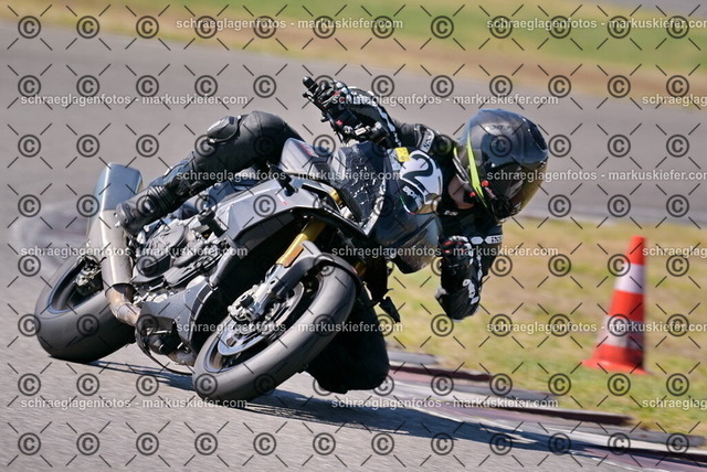 26bt05-0445 | markuskiefer.com - Realisiert mit Pictrs.com