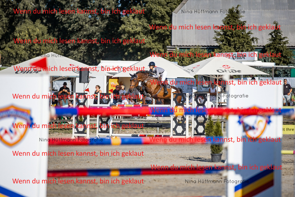 BK1A8636 | Turnierbilder Turnierfotos Nina Hüffmann Turnierfotografie Pferdefotografie Tierzeichnung Haustierzeichnung Pferdezeichnung Hundezeichnung Videograf  - Realisiert mit Pictrs.com