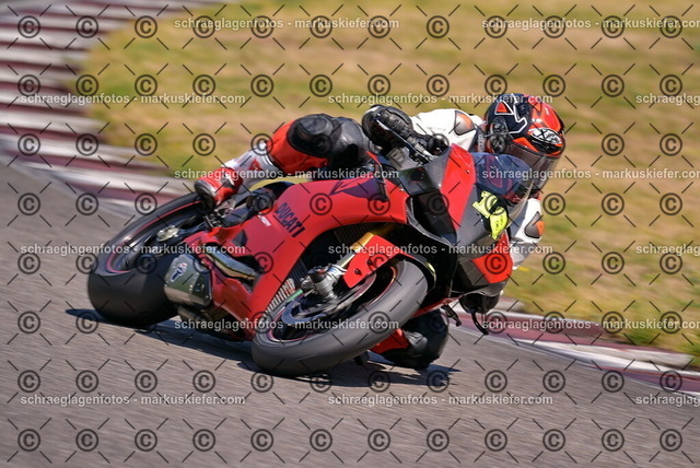 26bt05-1020 | markuskiefer.com - Realisiert mit Pictrs.com