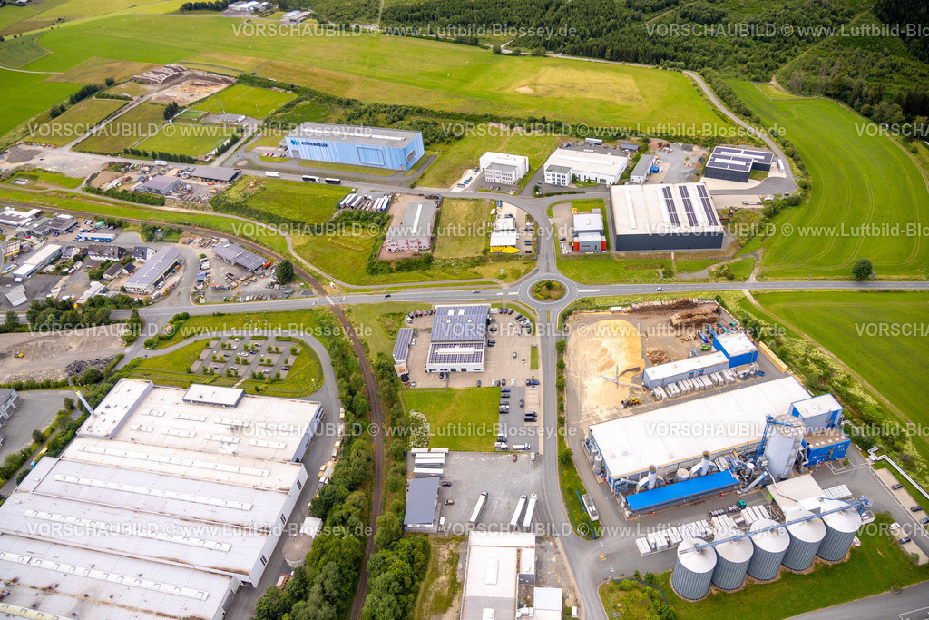 Erndtebrueck240709702 | Luftbild, Gewerbegebiet Schameder, Melbacher Höhe, Werk Rothenpieler, Sportplatz Schameder, Leimstruth, Erndtebrück, Kreis Siegen-Wittgenstein, Nordrhein-Westfalen, Deutschland