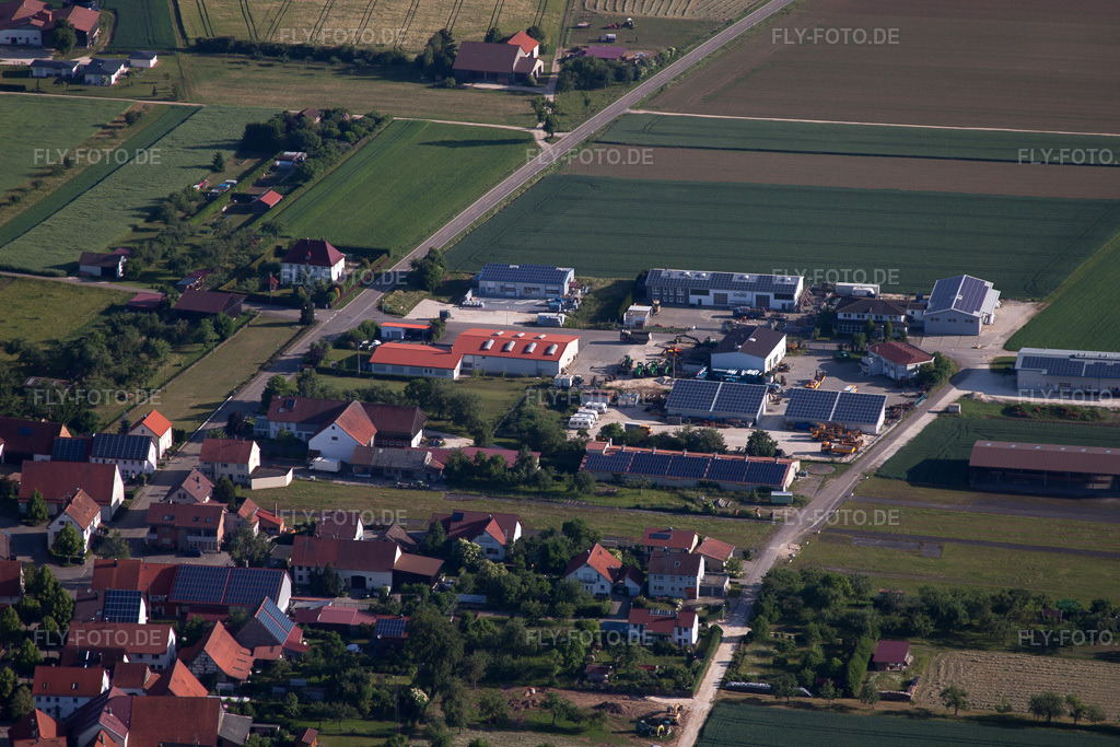 Luftbild: Ortsansicht der Straßen und Häuser der Wohngebiete im Ortsteil Asch in Blaubeuren im Bundesland Baden-Württemberg in Deutschland. Foto: IMG_67270.jpg vom 08.06.2014 durch Werner Riehm/FLY-FOTO.de