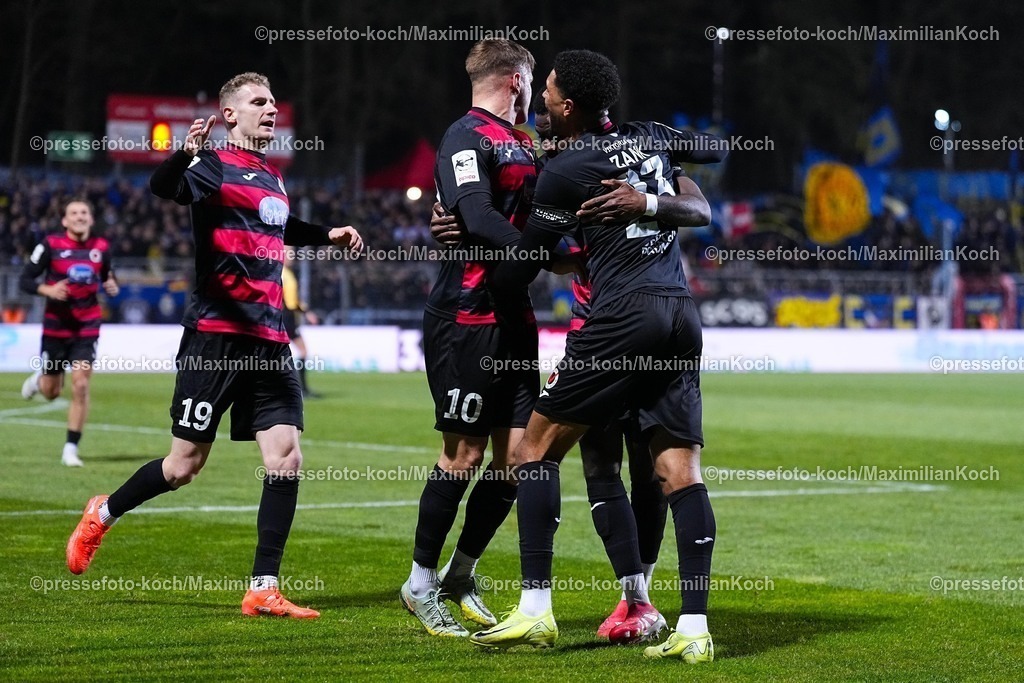 xYDRx23012601018 | 23.01.2026, xydrx, Fußball, 3.Liga, FC Viktoria Köln - 1.FC Saarbrücken, Saison 2025 2026, Sportpark Höhenberg: Torjubel nach dem Tor zum 2:0 für den FC Viktoria Köln durch Torschütze Verthomy Schilo Boboy (FC Viktoria Köln #22) zusammen mit Meiko Sponsel (FC Viktoria Köln #19) und David Otto (FC Viktoria Köln #10) und Benjamin Zank (FC Viktoria Köln #23)   DFB regulations prohibit any use of photographs as image sequences and or quasi-video. Photo: xYannisxDreimannxPressefotoKochx
