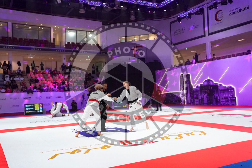 20231109PBB3448 | Fighters compete during the AJP World Professional Championship in the Mubadala Arena in Abu Dhabi, Arab United Emirates, on November 9, 2023.