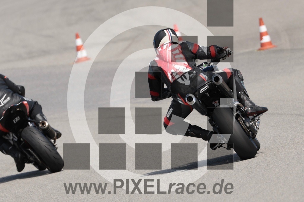 0310-20250509_10738 | Schöne Erinnerungen an spannende Momente - das festzuhalten ist unser Job. PIXELrace.de ist seit 2003 auf den Rennstrecken Europas unterwegs um die Action draußen beim Fahren und die wunderbare Stimmung imm Fahrerlager für euch einzufangen.
