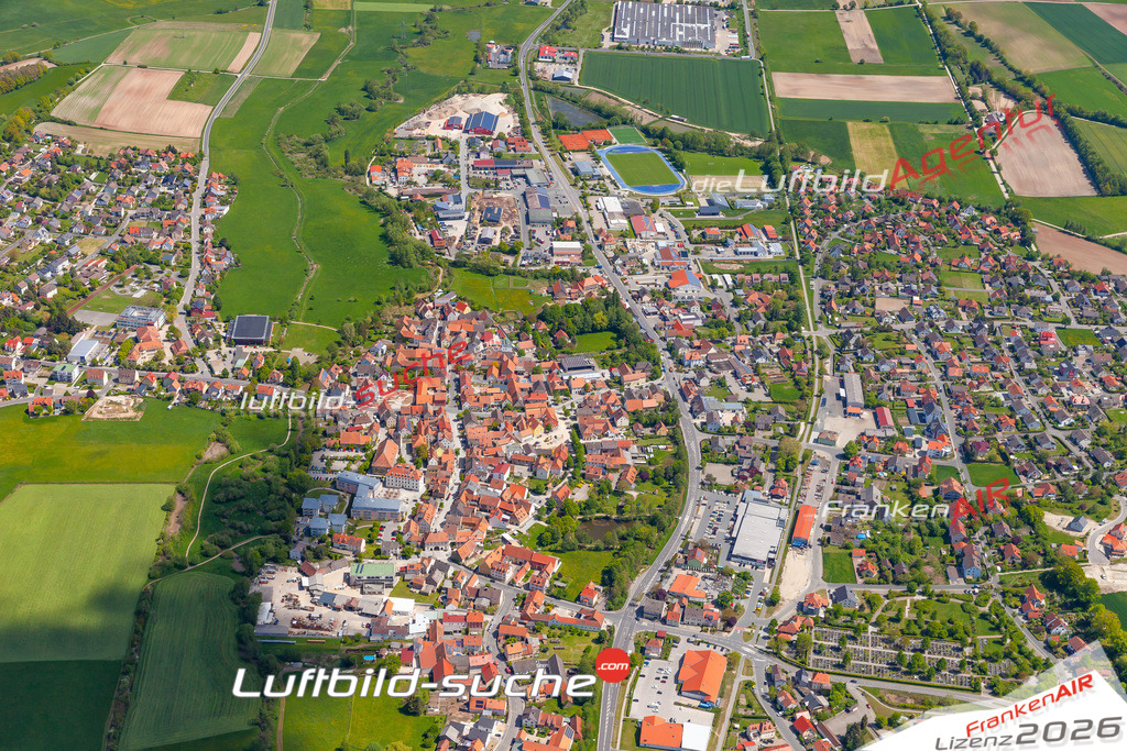 Das Luftbild der Stadt Burgebrach wurde 2019 vom Flugzeug heraus erstellt (keine Drohne) Aufnahmehöhe ca.400 Meter- hohe Auflösung- beste Druck-Qualität garantiert!