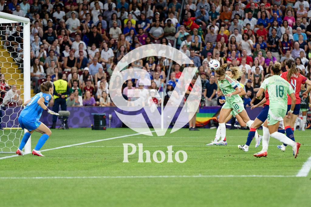 Norway v Italy - UEFA Women's EURO 2025 Quarter-Final | GENEVA, SWITZERLAND - JULY 16: Cristiana Girelli of Italy heads the ball and scores her team's second goal  during the UEFA Women's EURO 2025 Quarter-Final match between Norway and Italy at Stade de Geneve on July 16, 2025 in Geneva, Switzerland. (Photo by Giuseppe Velletri/Sports Press Photo/Getty Images)