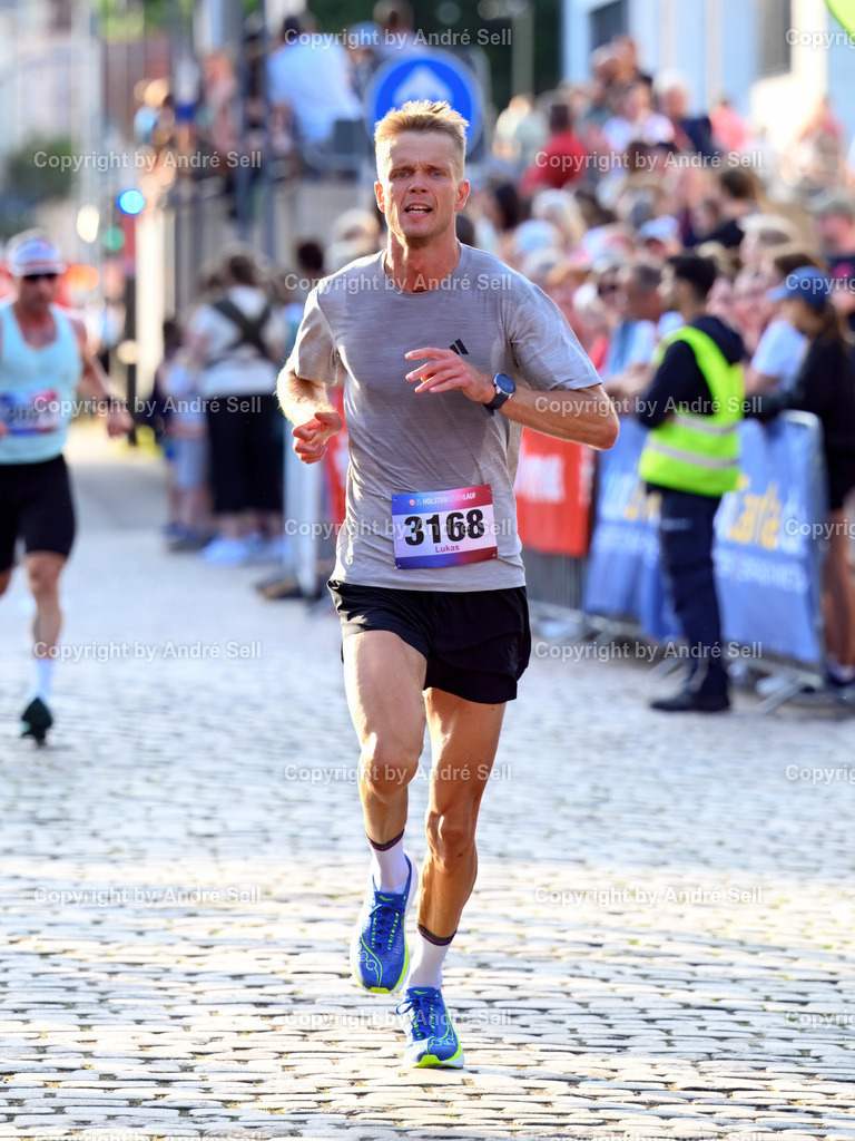 20250613_9859 | KÖMPF Lukas (MTSV-Hohenwestedt) / 10 km Bäcker Andresen-Lauf / Holstenköstenlauf 2025 / Kleinflecken / 24534 Neumünster / 13.06.25 - Realisiert mit Pictrs.com
