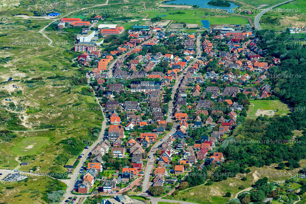 Norderney_Wohngebiet_Nordhelmstrasse_ELS_7888050923 | NORDERNEY 05.09.2023 Ortsansicht höhe der Nordhelmstraße auf der Insel Norderney im Bundesland Niedersachsen, Deutschland. // City view at the height of Nordhelmstrasse on the island of Norderney in the state of Lower Saxony, Germany. Foto: Martin Elsen