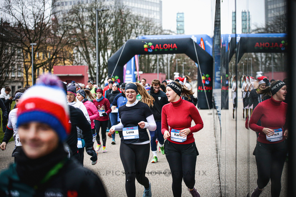 ..... | Linz, AUSTRIA,14. Dezember 25, ALOHA WINTERLAUF DEZEMBER 25 , Image shows: Photo: WAPICS / Andreas Willdoner