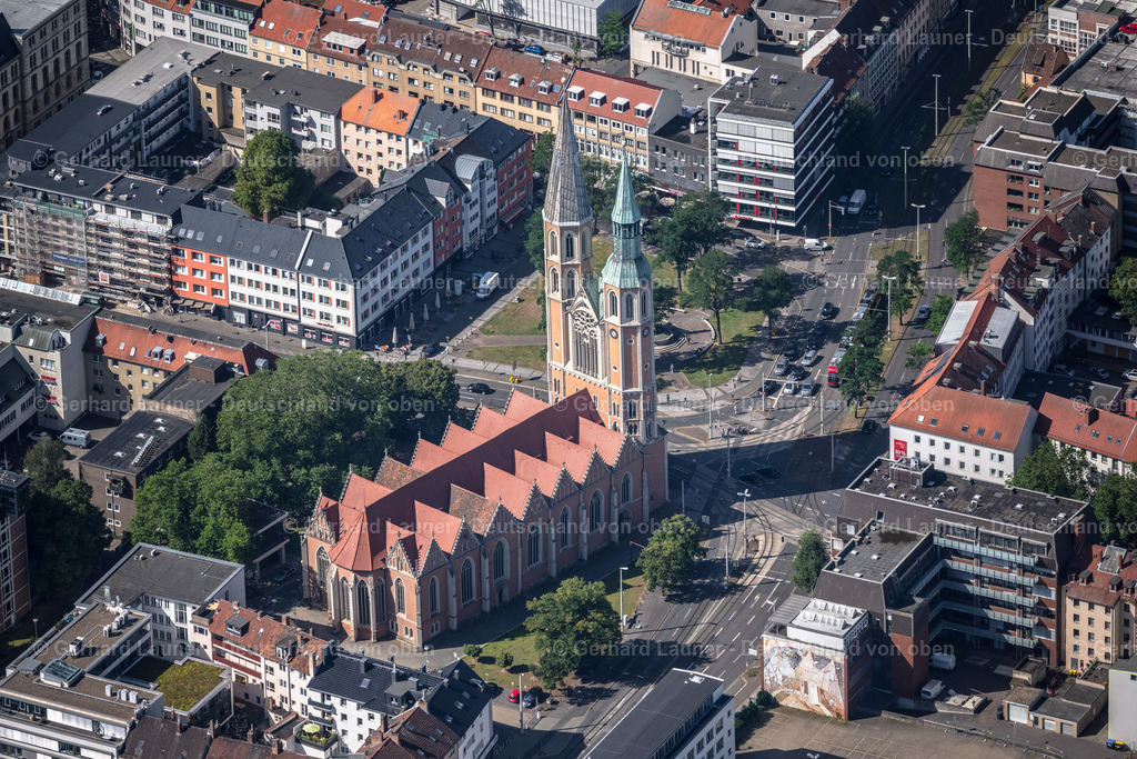 4035238 | BRAUNSCHWEIG 31.07.2020 Kirchengebäude der St. Katharinenkirche in Braunschweig im Bundesland Niedersachsen. Weiterführende Informationen bei: Ev.-luth. Kirchengemeinde St. Katharinen Braunschweig. // Night lights and lighting church building the Saint Katharinenkirche in Braunschweig in the federal state Lower Saxony. Further information at: Ev.-luth. Kirchengemeinde St. Katharinen Braunschweig. Foto: Gerhard Launer
