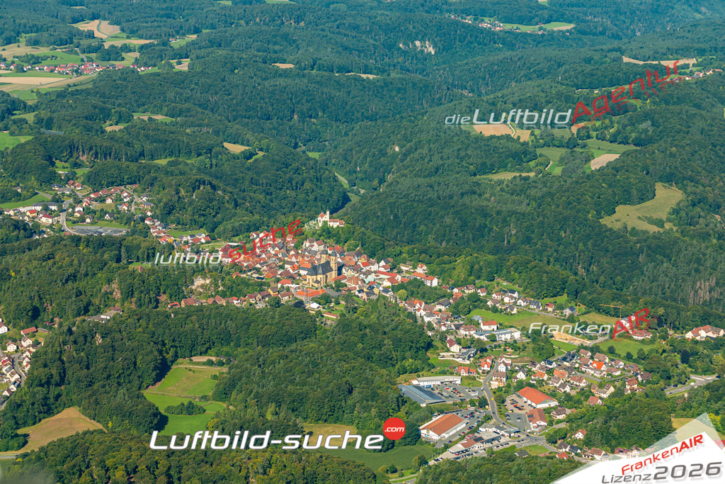 Luftaufnahme der Stadt Gößweinstein - Die Luftaufnahme wurde 2025 vom UL-Flugzeug heraus erstellt ( keine Drohne ) - Hochauflösende Luftaufnahme - für professionelle Ausdrucke geeignet. Die Geschenkidee !Mit Lizenz und Bildrechte bestellbar