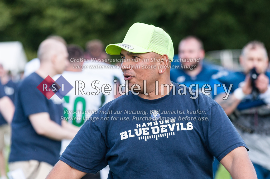 American Football, Saison 2022, Regionalliga Nord, Hamburg Blue Devils - Oldenburg Knights, Dr.-Hermann-Schnell-Sportplatz (Hamburg), 06.08.2022, 07. Gameweek | Patrick Hamid (Blue Devils, Head Coach / Defensive Coordinator)