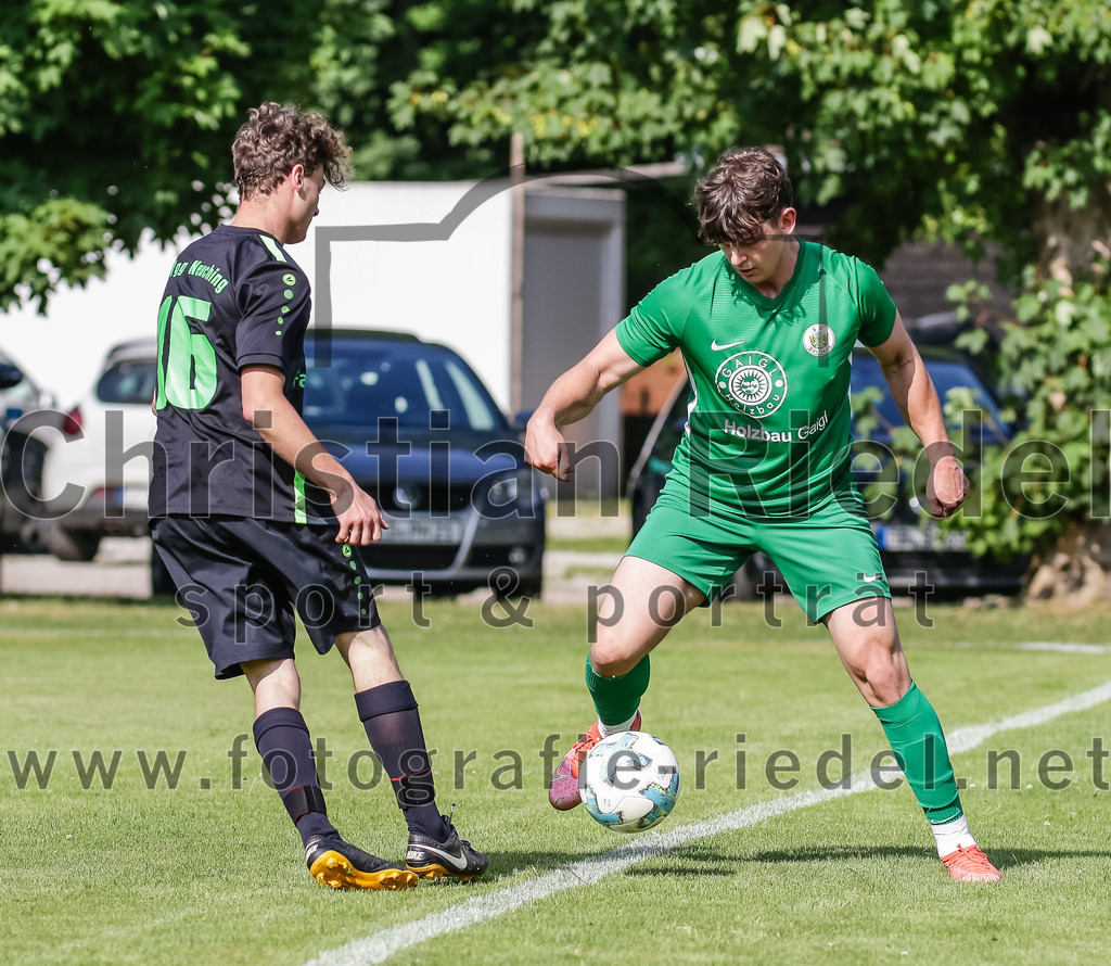2023-07-09_016_FC_Forstern_gegen_SpVgg_Neuching | Forstern, Deutschland, 09.07.2023:
Fußball, Kreisklasse 2023 / 2024, Testspiel, FC Forstern gegen SpVgg Neuching, Endergebnis: 2:4

Benedikt Petz (SpVgg Neuching, #16), Benedikt Keilhacker (FC Forstern, #2)

Foto: Christian Riedel / fotografie-riedel.net