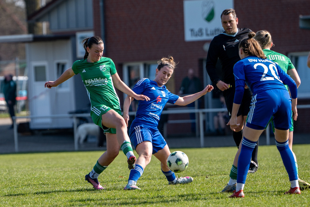 Fußball I Frauen I Saison 2025-2026 I Oberliga Niedersachsen I 17. Spieltag I TuS Lutten - BW Hollage I 12872 | jns.sportfotos - Realisiert mit Pictrs.com