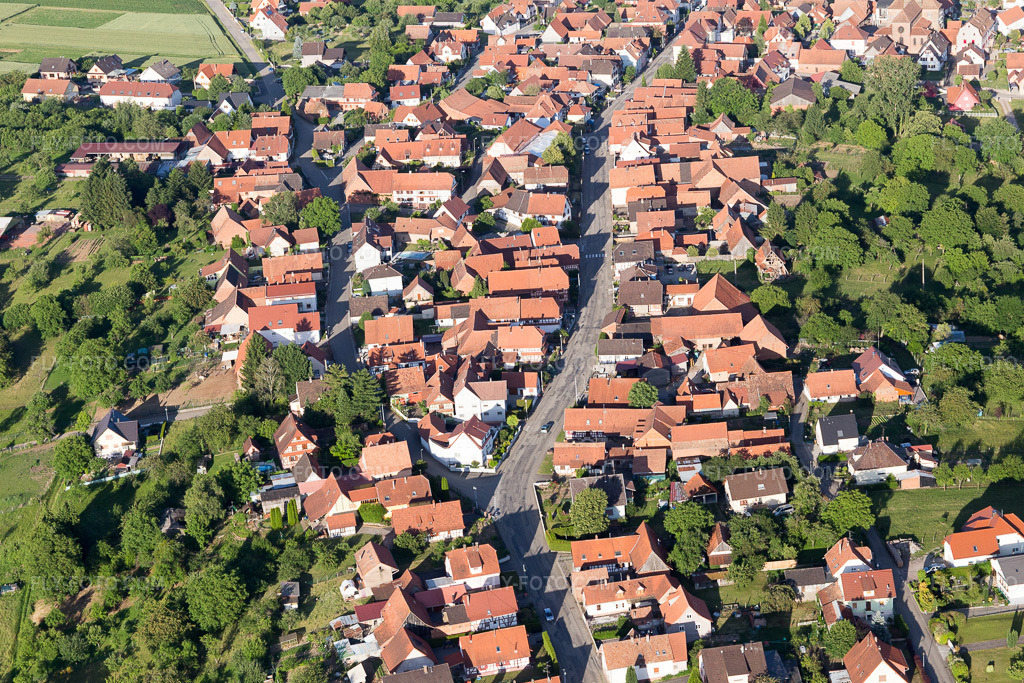 Aerial view: View of the town in Surbourg in the state Bas-Rhin, France.Photo: IMG_100820.jpg taken on 06/08/2017 by Werner Riehm/FLY-FOTO.comResolution of the original: 5472 x 3648 px