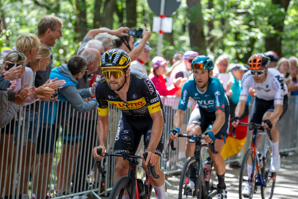 Lidl Deutschland Tour 2024 (Radsport), 4. Etappe und letzte Etappe Von Annweiler am Trifels nach Saarbrücken (182,7 KM). Bild: Ankunft an der Kalmit, dem höchsten Berg im Pfälzerwald | Lidl Deutschland Tour 2024 (Radsport), 4. Etappe und letzte Etappe Von Annweiler am Trifels nach Saarbrücken (182,7 KM). Bild: Ankunft an der Kalmit, dem höchsten Berg im Pfälzerwald - Realisiert mit Pictrs.com