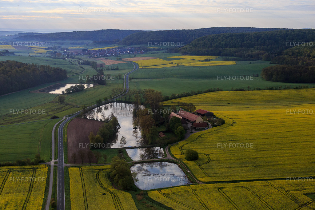 Luftbild: Hofsee im Ortsteil Geusfeld in Rauhenebrach im Bundesland Bayern in Deutschland. Foto: IMG_087792.jpg vom 05.05.2016 durch Werner Riehm/FLY-FOTO.de