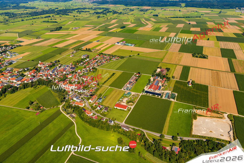 Luftaufnahme von Pleß - Die Luftaufnahme wurde 2025 vom UL-Flugzeug heraus erstellt ( keine Drohne ) - Hochauflösende Luftaufnahme - für professionelle Ausdrucke geeignet. Die Geschenkidee !Mit Lizenz und Bildrechte bestellbar