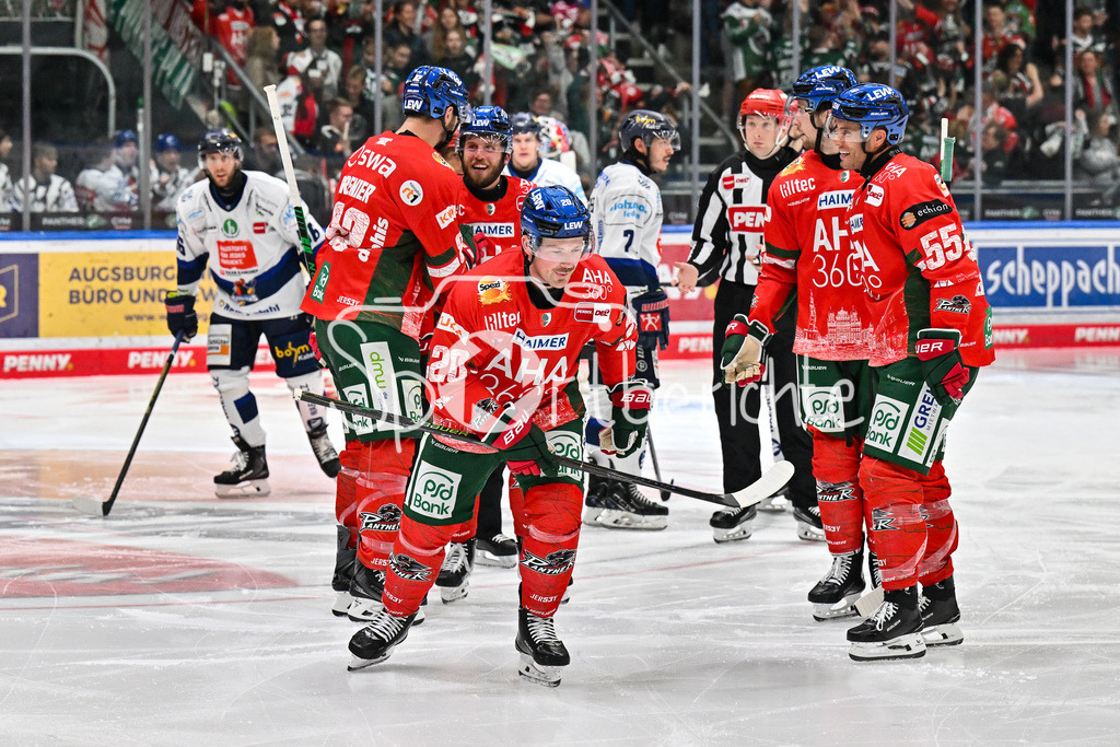 Augsburger Panther - Iserlohn Roosters | Jubel der Panther nach dem Treffer zum 3-1 durch Cody KUNYK (Augsburger Panther #20) / Tor / Torschuetze / Freude / Happy / Penny DEL: Augsburger Panther - Iserlohn Roosters; Curt Frenzel Stadion am 21.09.2025