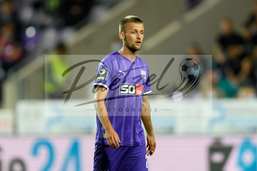OSNVKO2021090620210906_187 | Fussball, Herren: Sebastian Klaas (VfL Osnabrueck) schaut beim Spiel der 3. Liga zwischen VfL Osnabrueck und FC Viktoria Koeln im Stadion an der Bremer Bruecke am 06.09.2021 in Osnabrueck, Deutschland.DFB / DFL REGULATIONS PROHIBIT ANY USE OF PHOTOGRAPHS AS IMAGE SEQUENCES AND/OR QUASI-VIDEO. - Realisiert mit Pictrs.com