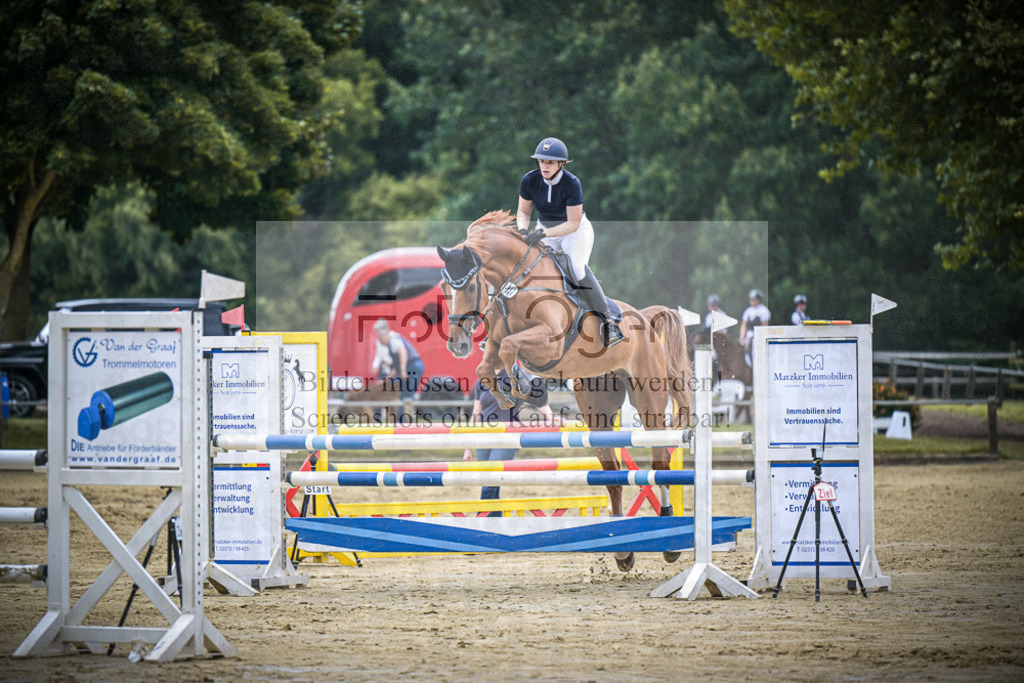 DOS_5777 | Entdecke hochwertige Reitturnierfotos von Foto Oger. Professionell, emotional und authentisch – jetzt Lieblingsmomente im Shop bestellen.Deutschlandweite Turnierfotografie. - Realisiert mit Pictrs.com