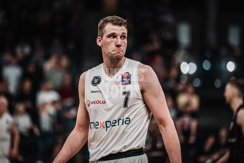 Basketball | Männer | Saison 2023/2024 | easyCredit Basketball Bundesliga | 32. Spieltag | Veolia Towers Hamburg vs. NINERS Chemnitz | 04.05.2024 | Lukas Meisner (#7, Hamburg Towers) ratlos