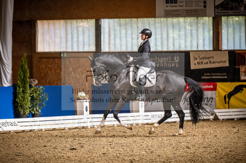DOS_2594 | Entdecke hochwertige Reitturnierfotos von Foto Oger. Professionell, emotional und authentisch – jetzt Lieblingsmomente im Shop bestellen.Deutschlandweite Turnierfotografie. - Realisiert mit Pictrs.com