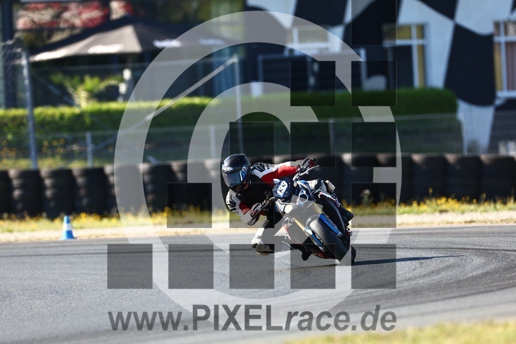 0133-20240812_00623 | Schöne Erinnerungen an spannende Momente - das festzuhalten ist unser Job. PIXELrace.de ist seit 2003 auf den Rennstrecken Europas unterwegs um die Action draußen beim Fahren und die wunderbare Stimmung imm Fahrerlager für euch einzufangen.