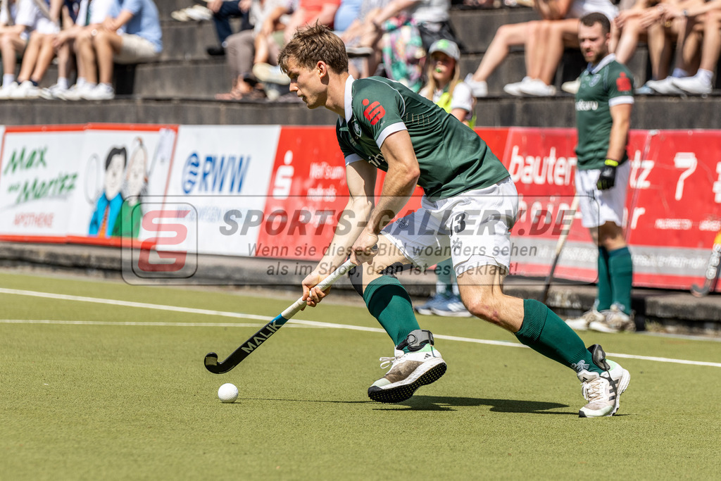 MJ_2024-.05-12-H-HTCU-Alster-30 | Henrik Mertgens (Uhlenhorst Mülheim #13), Uhlenhorst Mülheim - Der Club an der Alster am 12.5.2024 im Waldstadion, Mülheim a. d. Ruhr