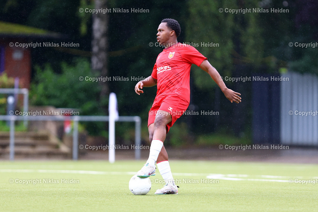 NH_HEBC_HT16_OberligaHamburg_03082025 | #4 Kevin-Mervyn Houndjame (HT 16)Fußball I Herren I Gamesright Oberliga Hamburg I Saison 2025-2026  I 2. Spieltag I HEBC - HT 16 I 03.08.2025 I Reinmüllerplatz