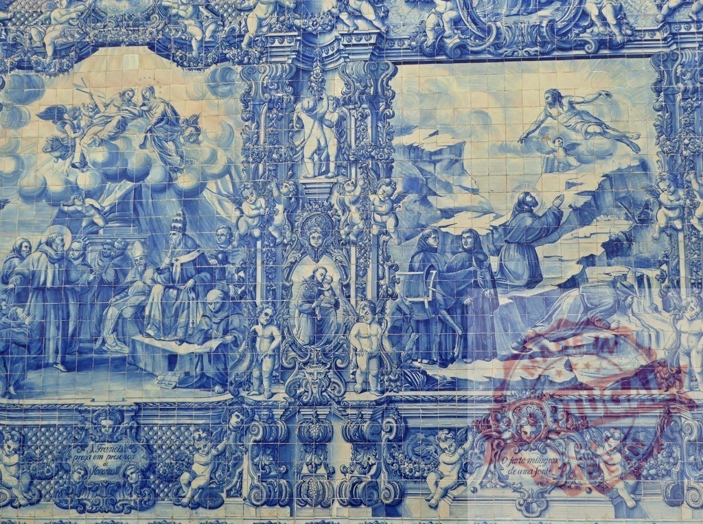Azulejos Porto religious mural Igreja do Carmo Baroque art | Blue and white tile mural depicting religious scenes and ornate Baroque decoration - Realisiert mit Pictrs.com