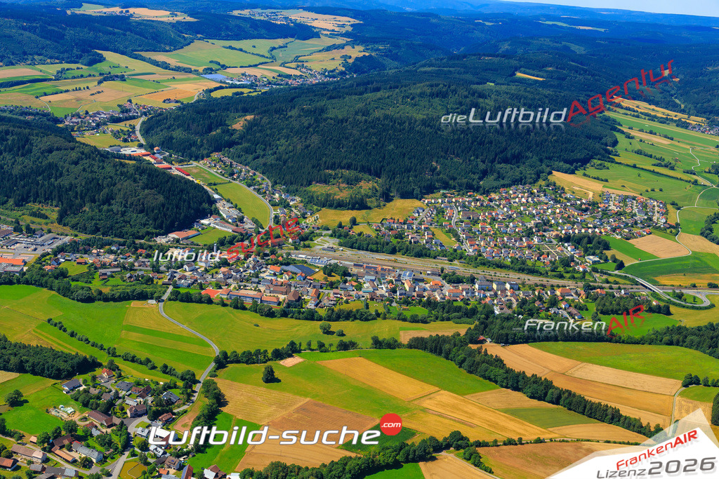 Die Luftaufnahme der Stadt Pressig wurde vom UL-Flugzeug heraus erstellt ( keine Drohne )- hohe Auflösung für beste Qualität