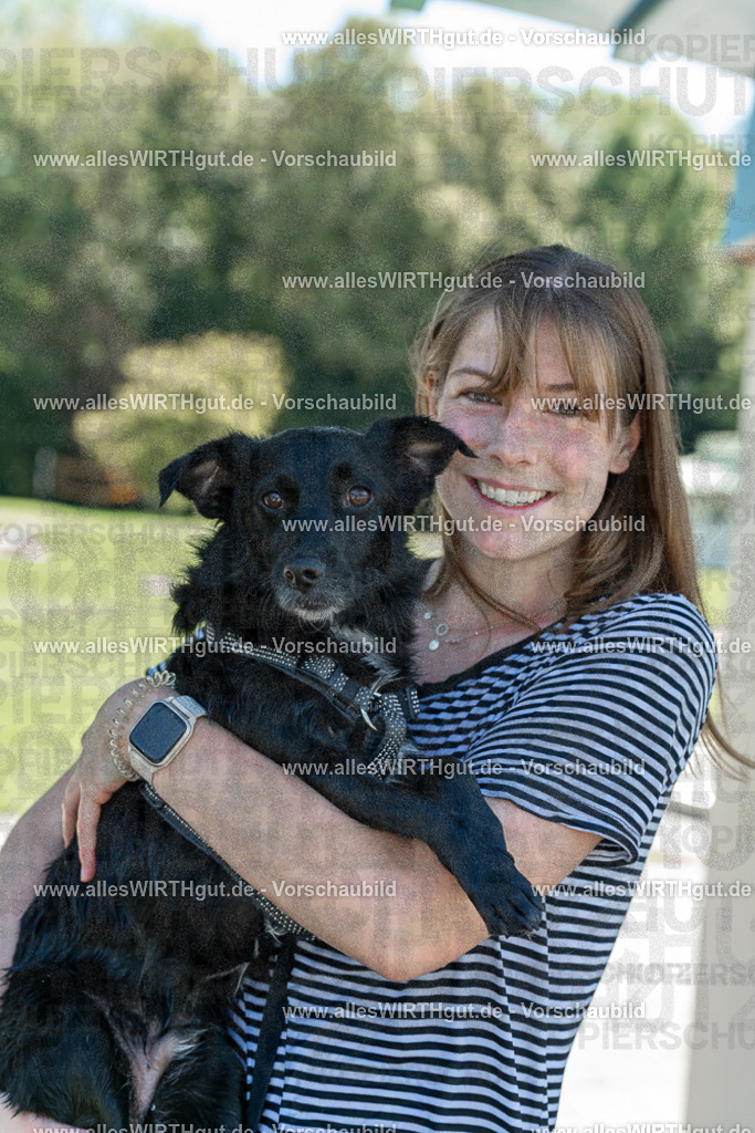 Hundeschwimmen_Volksbad_2026-allesWIRTHgut_Tierfotografie-2609061300-121007-7R500402 | Professionelle Tierfotografie in Mönchengladbach von Daniel Wirth (allesWIRTHgut). Liebevolle & natürliche Bilder von Hunden & Katzen für unvergessliche Erinnerungen.