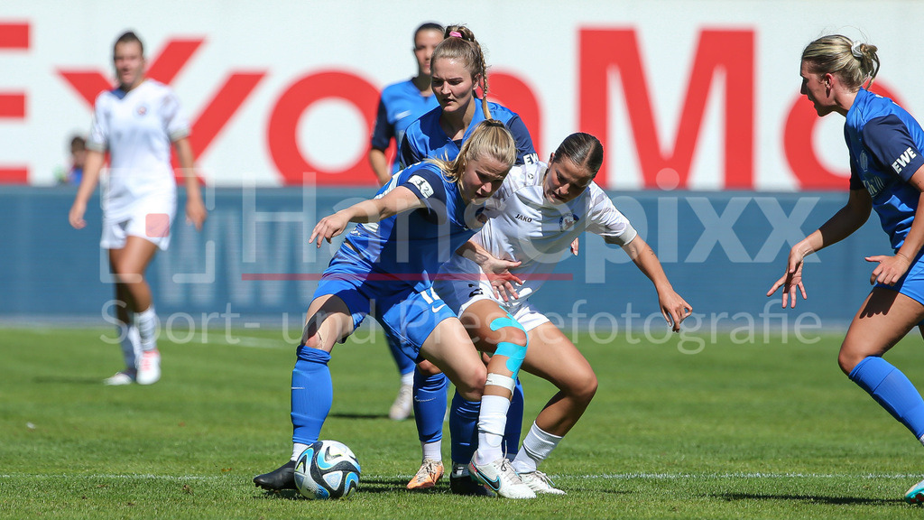 Fussball, 2. Frauen-Bundesliga, SV Meppen - 1. FFC Turbine Potsdam | v.li.: Nina Zimmer (SV Meppen, 12) und Noa Selimhodzic (1. FFC Turbine Potsdam, 21) im Zweikampf, Duell, Dynamik, Aktion, Action, Spielszene, DIE DFB-RICHTLINIEN UNTERSAGEN JEGLICHE NUTZUNG VON FOTOS ALS SEQUENZBILDER UND/ODER VIDEOÄHNLICHE FOTOSTRECKEN. DFB REGULATIONS PROHIBIT ANY USE OF PHOTOGRAPHS AS IMAGE SEQUENCES AND/OR QUASI-VIDEO.