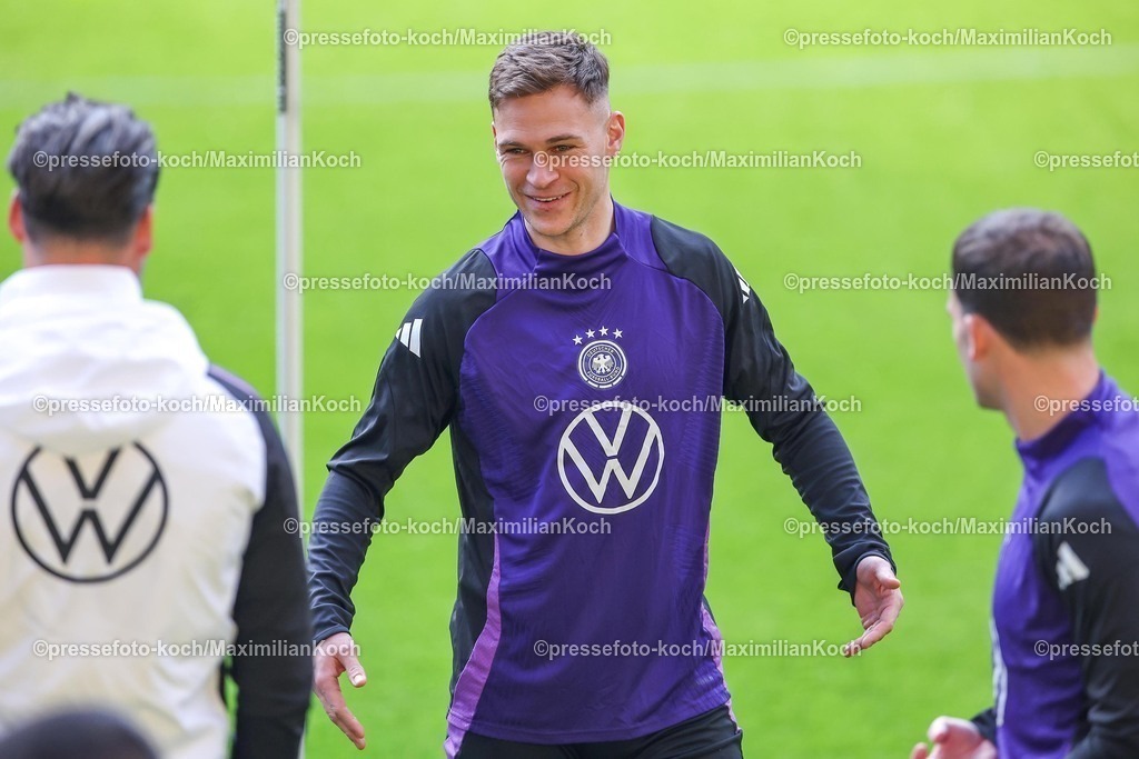 DFB22032502016 | 22.03.2025, Fußball, Abschlusstraining und Pressekonferenz vor dem Nations League  Viertelfinale Deutschland - Italien, Signal Iduna Park, Saison 2024 2025: Joshua Kimmich (GER #06) lachend gestikulierendDFB regulations prohibit any use of photographs as image sequences and or quasi-video.
