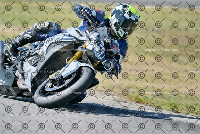 25bt04-0227 | markuskiefer.com - Realisiert mit Pictrs.com
